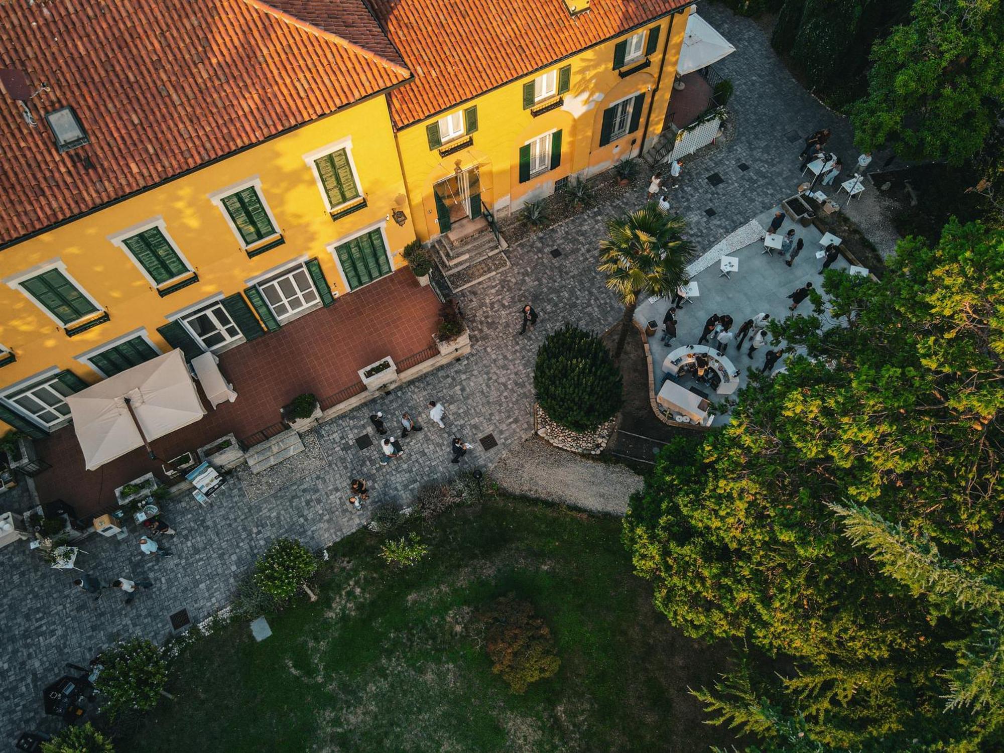 Foresteria La Torretta Fino Mornasco Exterior photo