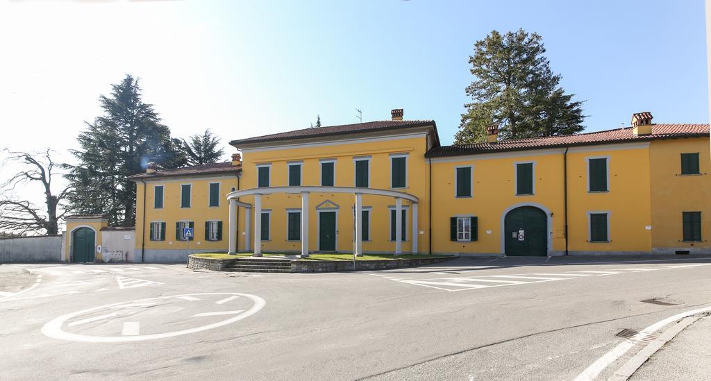 Foresteria La Torretta Fino Mornasco Exterior photo